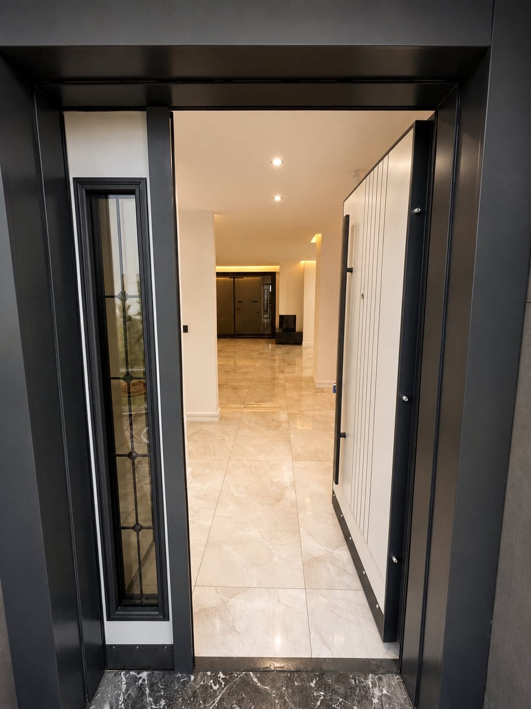 La Oliva Garden · Villa girişinden iç mekâna bakış
