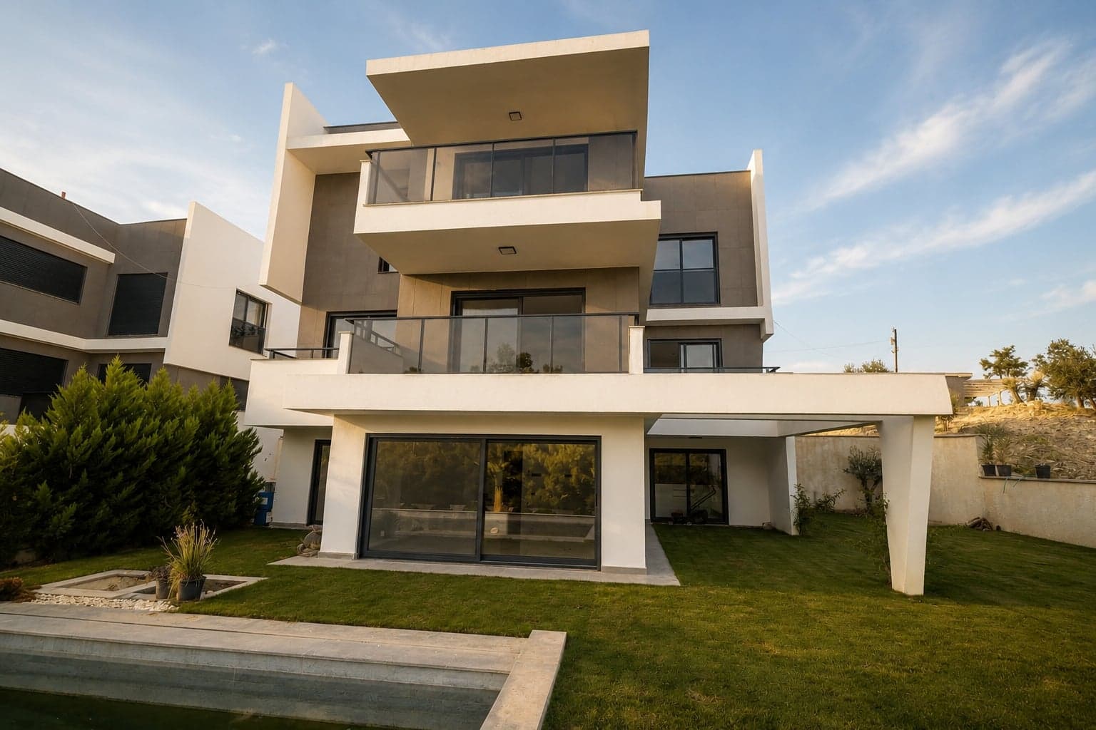 La Oliva Garden · Akşam ışığında havuzlu villa